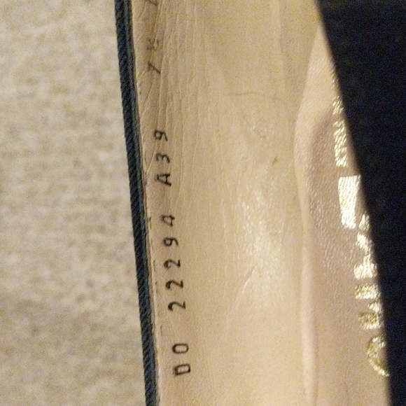 Salvatore Ferragamo Black Flats with Plastic Logo Bow 7.5 - Picture 9 of 9